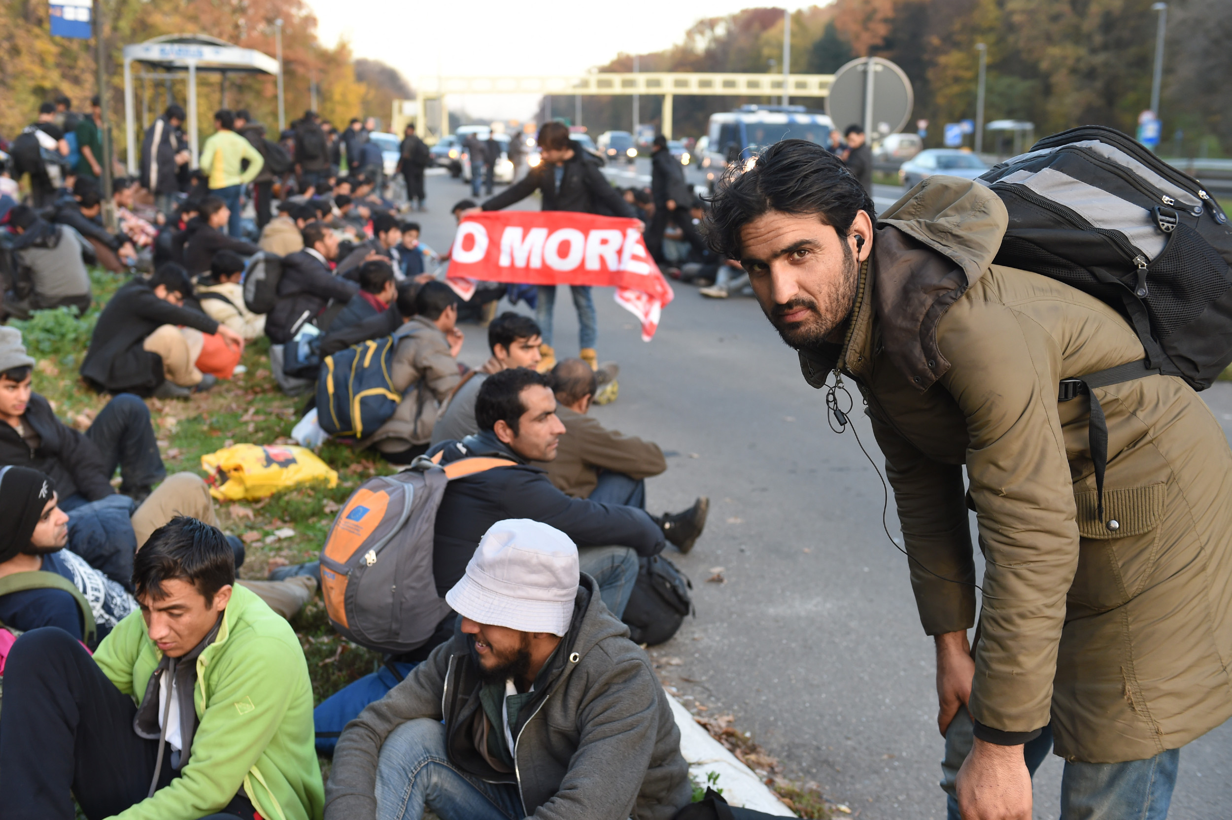 Мигранти у Србији на путу га граници са Хрватском (Фото: Танјуг/Драган Кујунџић)