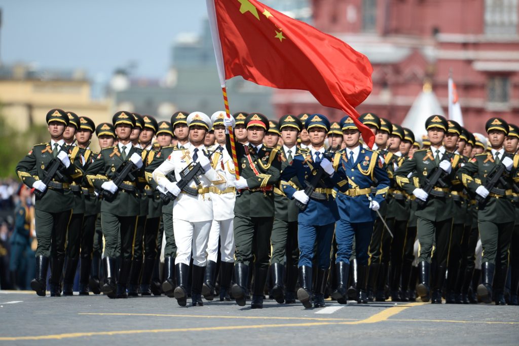 Pripadnici kineske Narodnooslobodilačke armije marširaju tokom vojne parade upriličene povodom 70. godišnjice pobede u Drugom svetskom ratu, Moskva, 09. maj 2015. (Foto: Xinhua/Jia Yuchen)