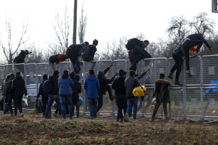 Novosti: Vojska, MUP i BIA dobili naređenje da zatvore granice u slučaju migrantske najezde