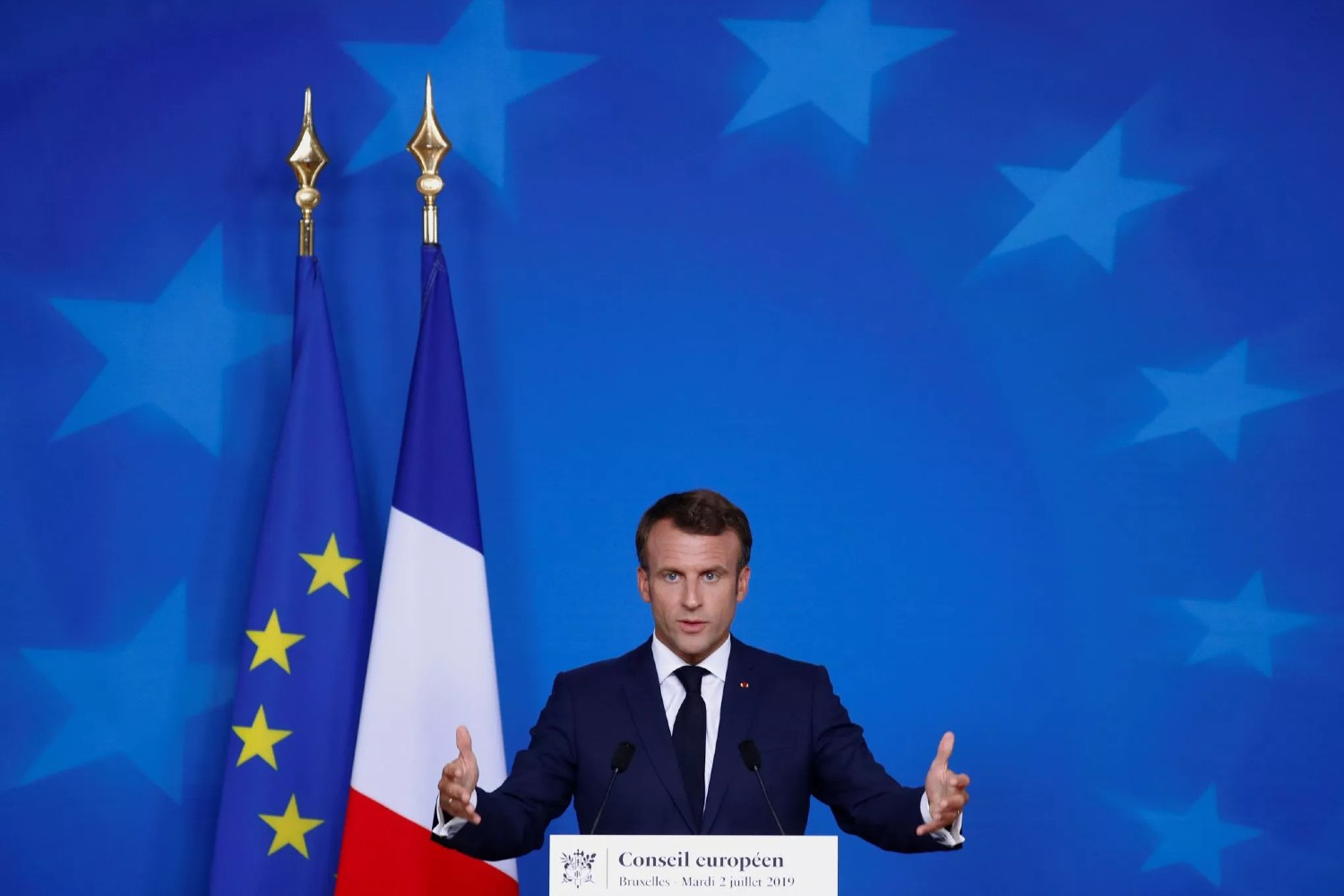 Француски председник Емануел Макрон током конференције за медије након самита лидера Европске уније, Брисел, 02. јул 2019. (Фото: REUTERS/Francois Lenoir)