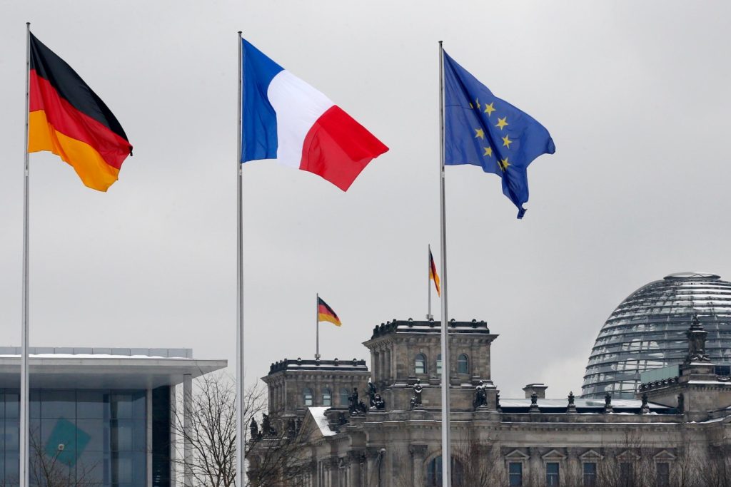 Zastave Nemačke, Francuske i Evropske unije se vijore ispred zgrade Rajhstaga u Berlinu (Foto: Reuters)