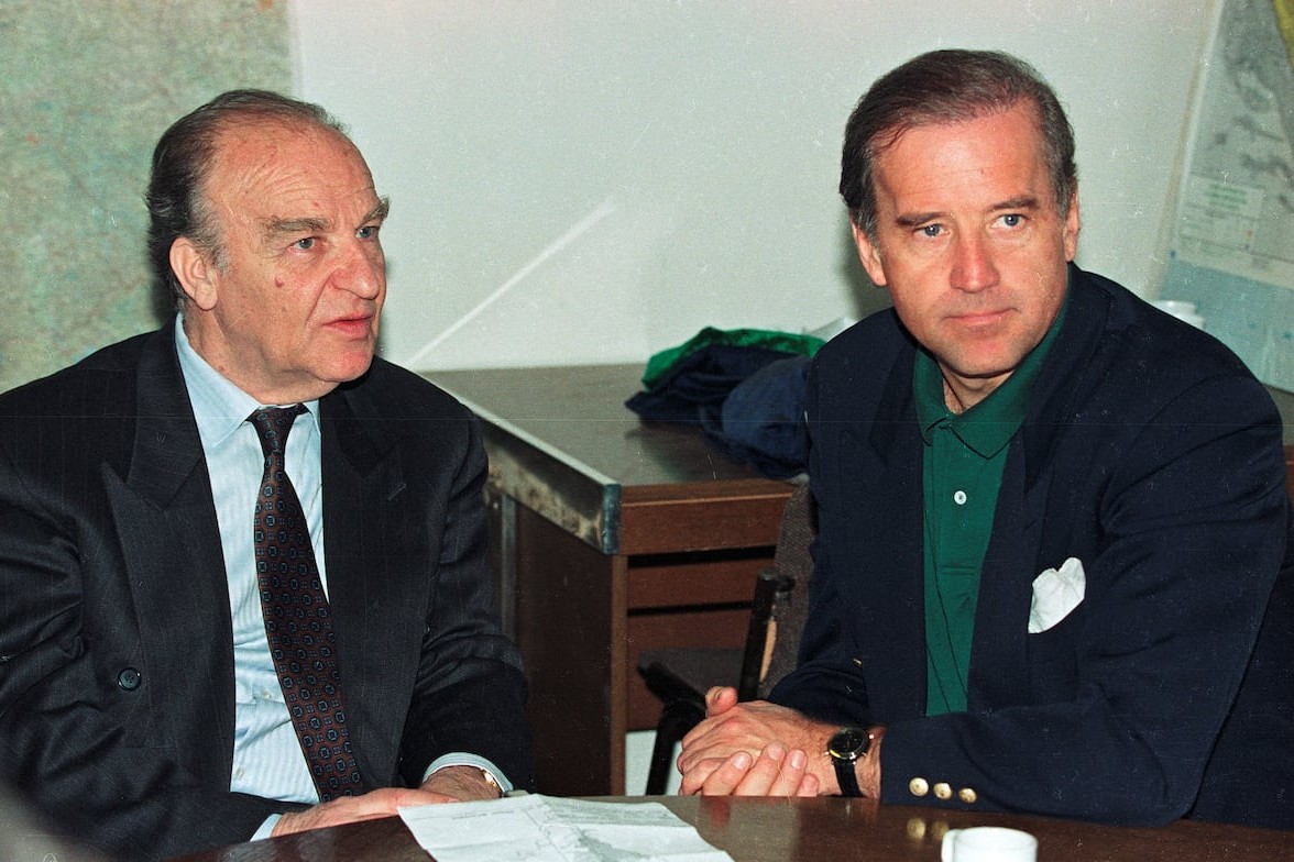 Алија Изетбеговић на састанку са тадашњим америчким сенатором Џозефом Бајденом у Сарајеву, 09. април 1993. (Фото: Reuters/Chris Helgren)