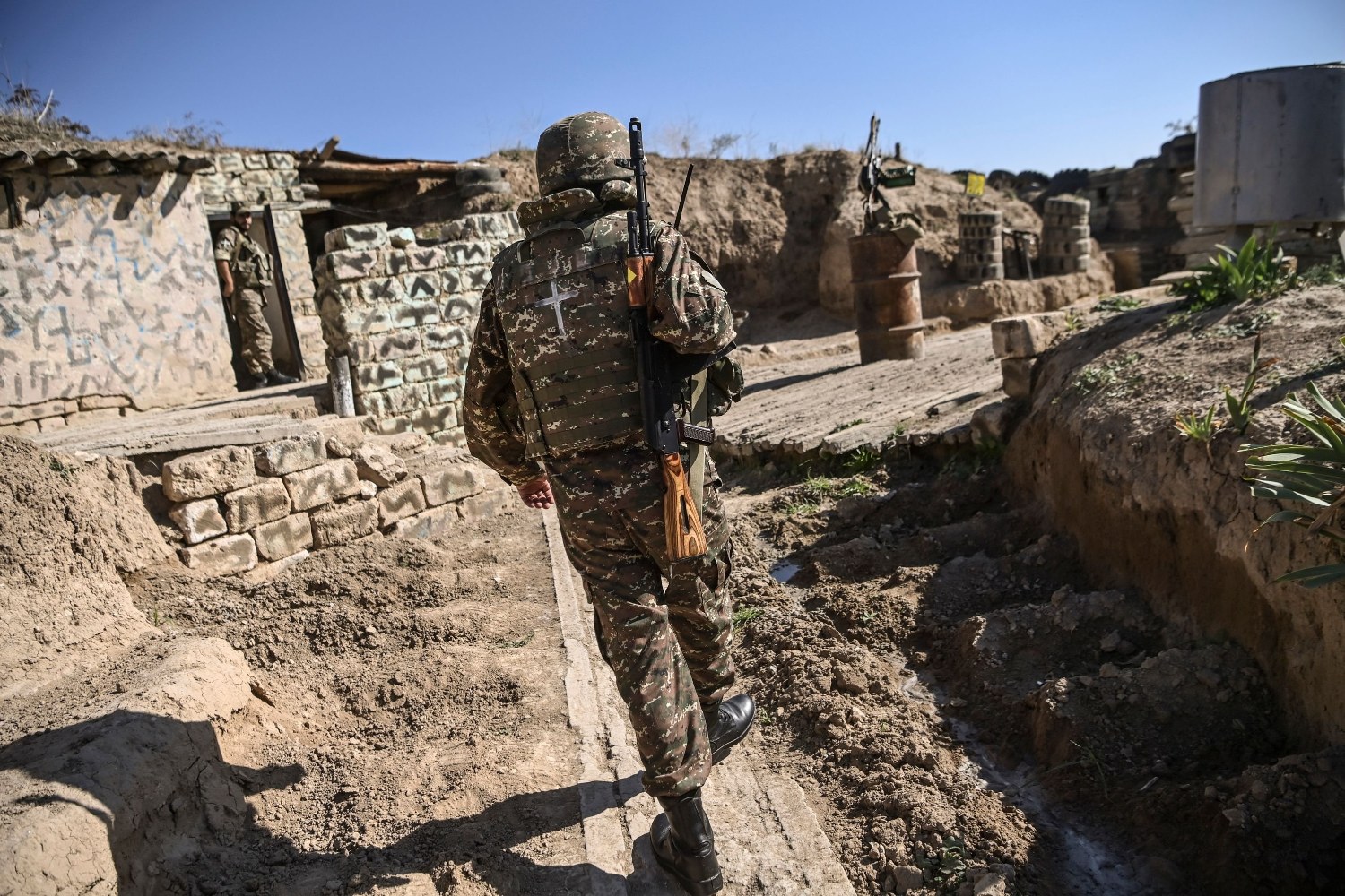 Јерменски војник на ратишту у Нагорно-Карабаху, 25. октобар 2020. (Фото: AFP Photo)