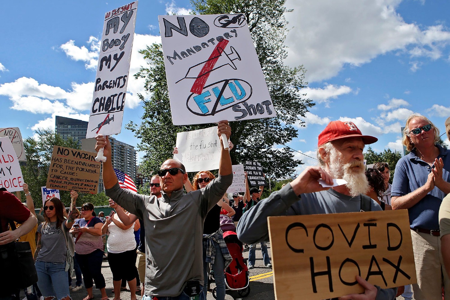 Protest protivnika vakcinacije protiv koronavirusa, Boston, 30. avgust 2020. (Foto: Nancy Lane/Boston Herald via AP Photo)