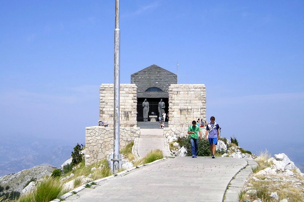 Njegošev mauzolej na vrhu Lovćena (Foto: Wikimedia/Michal Krumnikl)