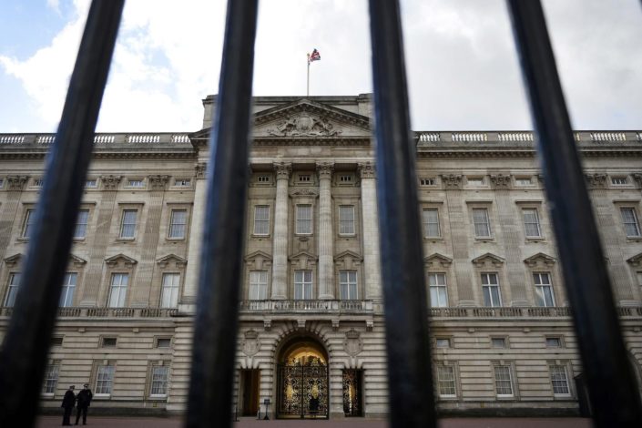 „Atomska bomba“ princa Harija uzdrmala britanski kraljevski dom