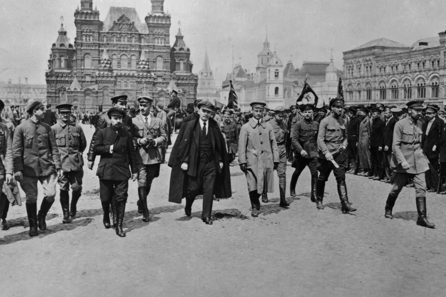 Vladimir Iljič Lenjin sa svojim boljševičkim sledbenicima na Crvenom trgu, Moskva, 25. maj 1919. (Foto: Wikimedia/Smirnov N./Lehtikuva)