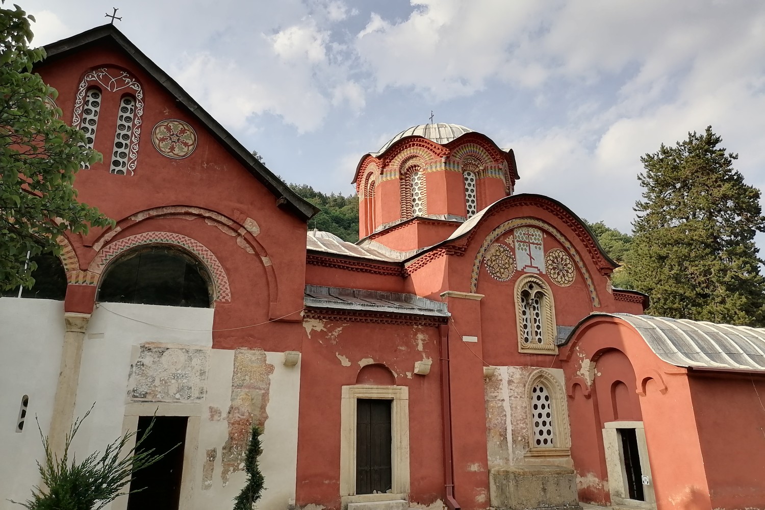 Manastir Pećka patrijaršija (Foto: Radomir Jovanović/Novi Standard)