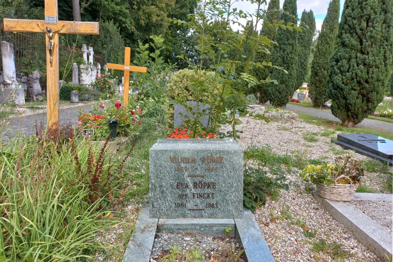 Grobno mesto nemačkog ekonomiste i jednog od duhovnih otaca socijalne tržišne ekonomije Vilhelma Repkea i njegove supruge Eve u Ženevi (Foto: Wikimedia/RomanDeckert, CC BY-SA 4.0)