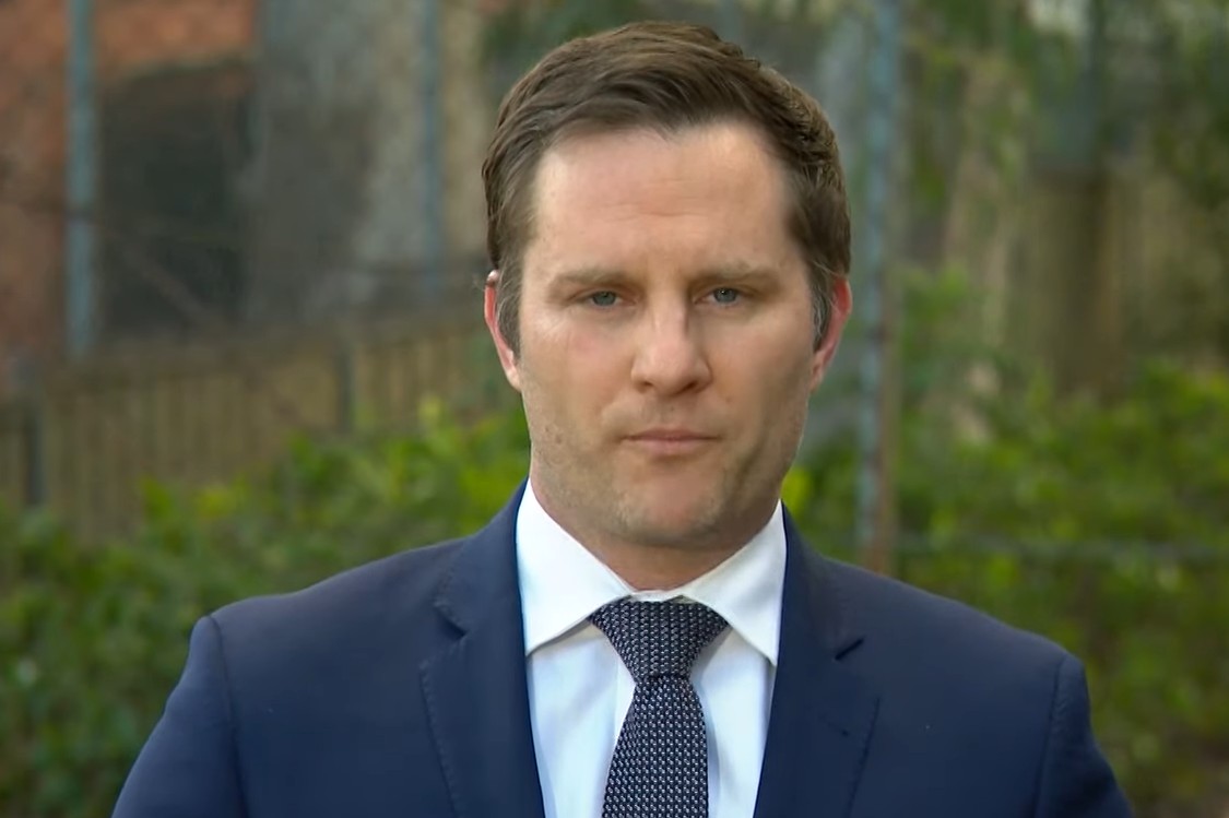 Аустралијски министар за имиграције Алекс Хок (Фото: Снимак екрана/Јутјуб/SBS News)