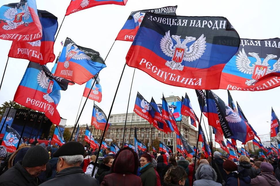 DONETSK, UKRAINE - OCTOBER 25, 2017: People rally in Lenin Square to mark Flag Day of the Donetsk People's Republic. Alexander Kravchenko/TASS