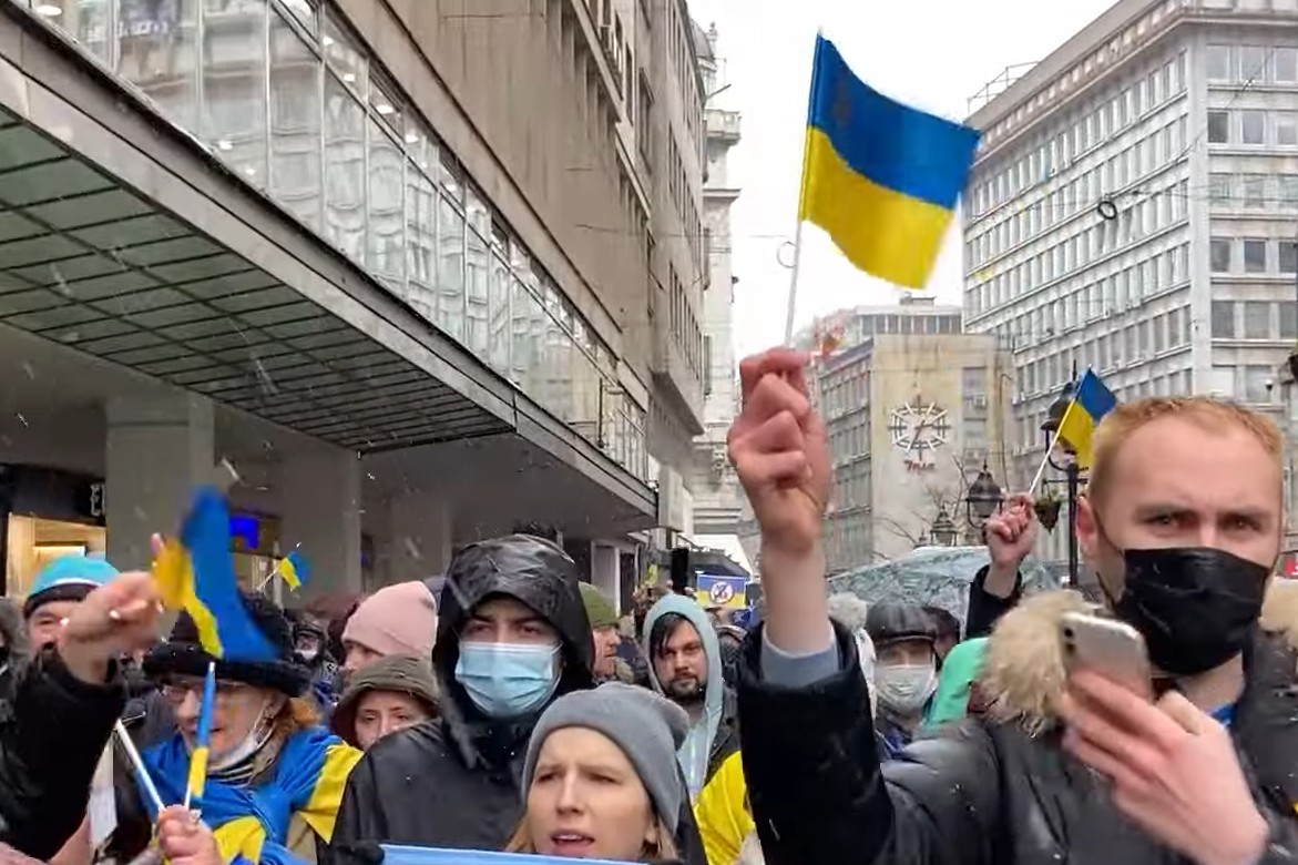 Skup podrške Ukrajini u Beogradu, 06. mart 2022. (Foto: Snimak ekrana/Jutjub/Radio Slobodna Evropa)