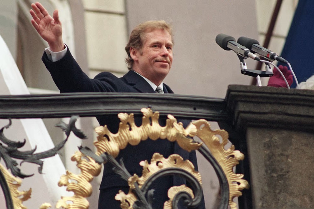 Václav Havel waves to wellwishers December 29, 1989 | Lubomir Kotek/AFP via Getty Images