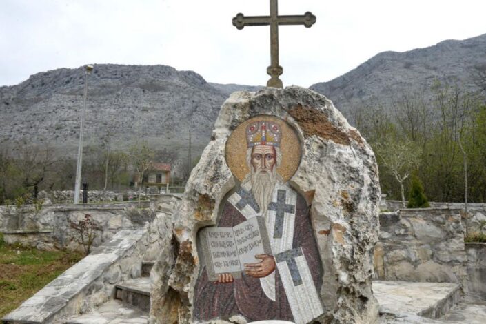 Свети Василије – Богопис у стени острошкој