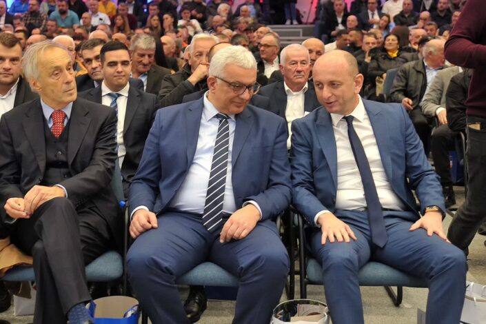 Razlaz Mandića i Kneževića i budućnost Srba u CG